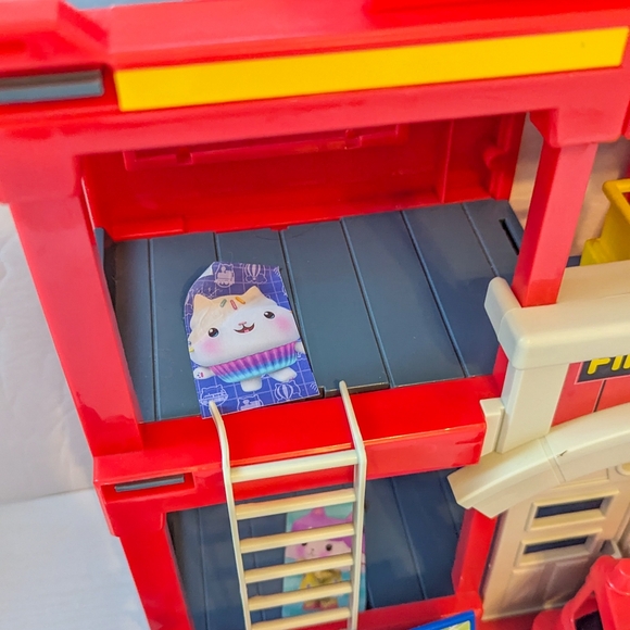 Kid Connection Fire Station, Vehicles and Accessories - Picture 7 of 10